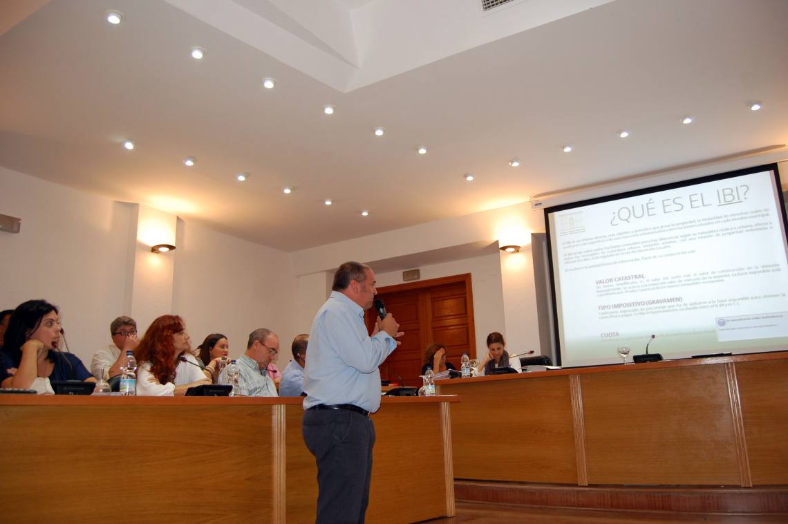 ayto lb w pleno oct 032