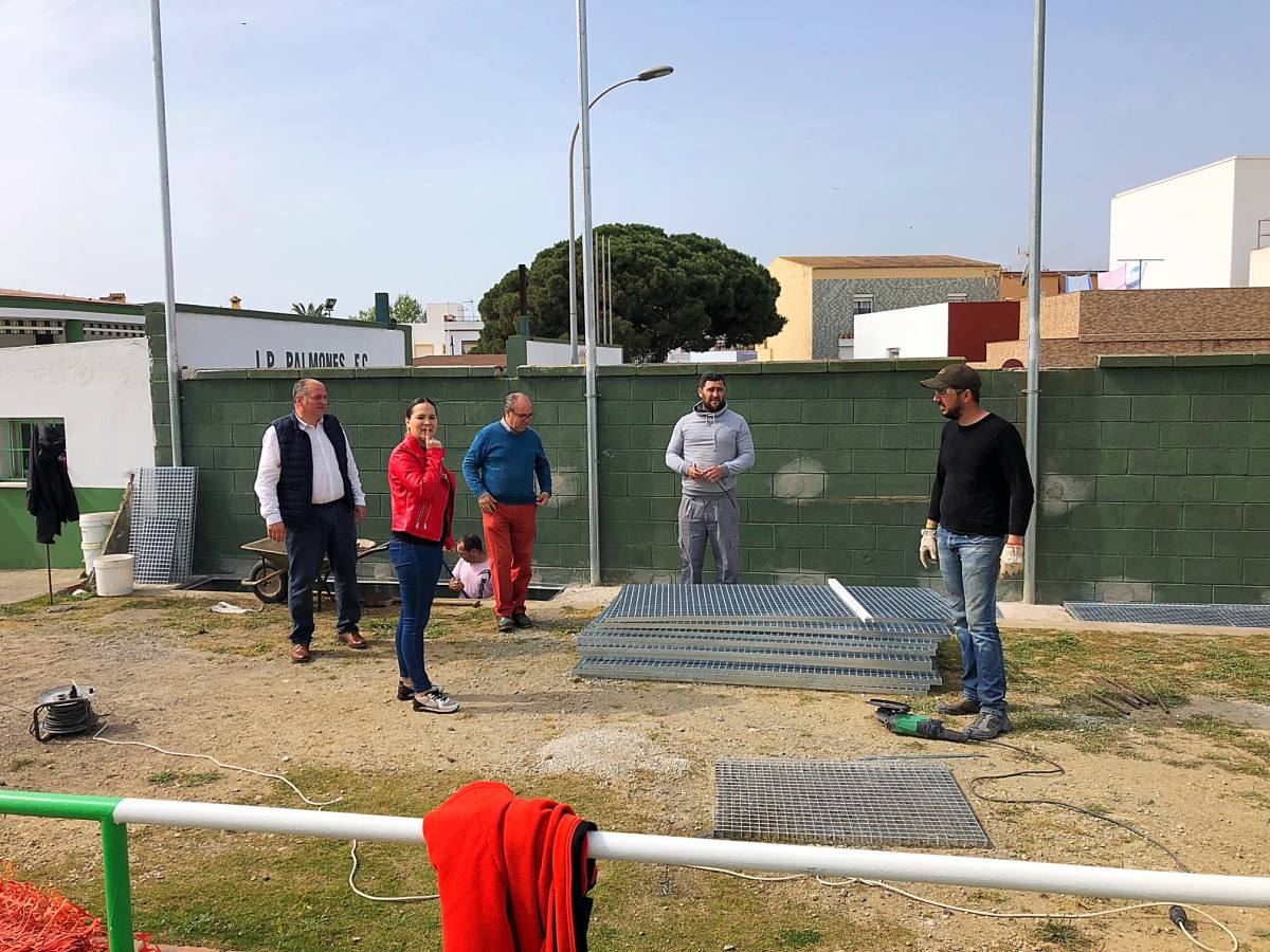 Romero Lobato y Gómez visitan las obras de mejoras en el campo de