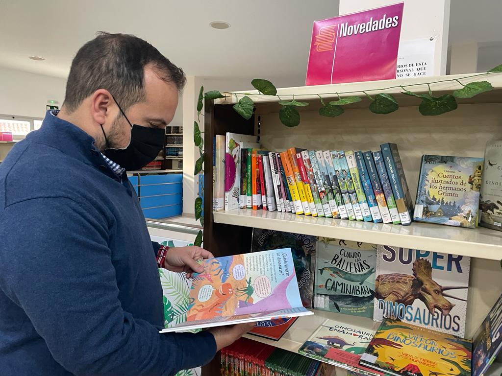 La Biblioteca Municipal De Los Barrios Incorpora Nuevos Libros De