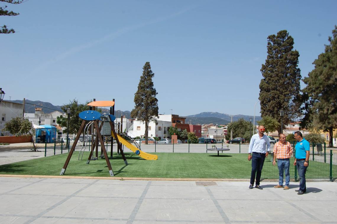 Alconchel supervisa la finalización de las obras de la Plaza Blas