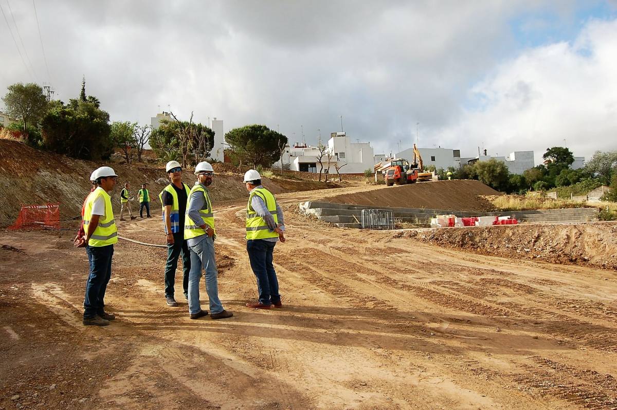 obras del nuevo acceso a las barriadas de El Lazareto y Palmarillo