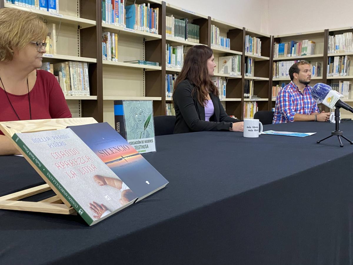 Presentación libro 'Cuando aparezca la luna'